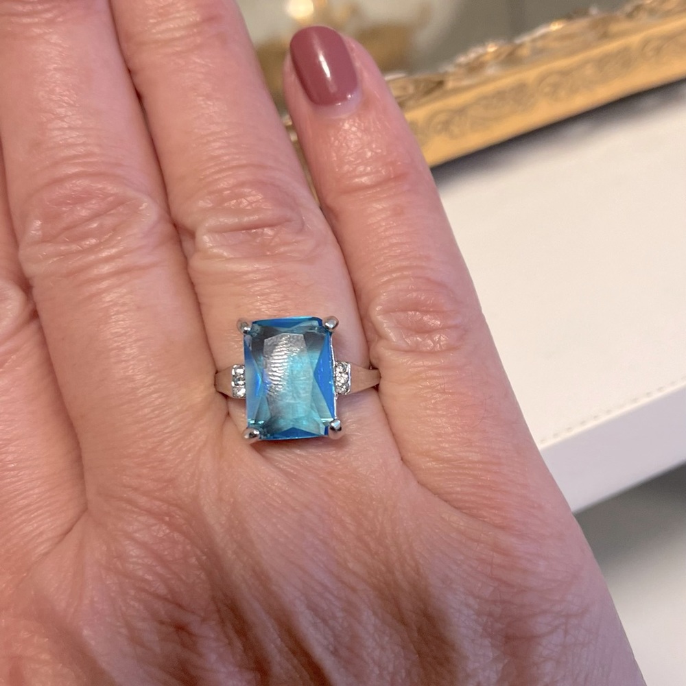❤️  Big Blue Emerald cut